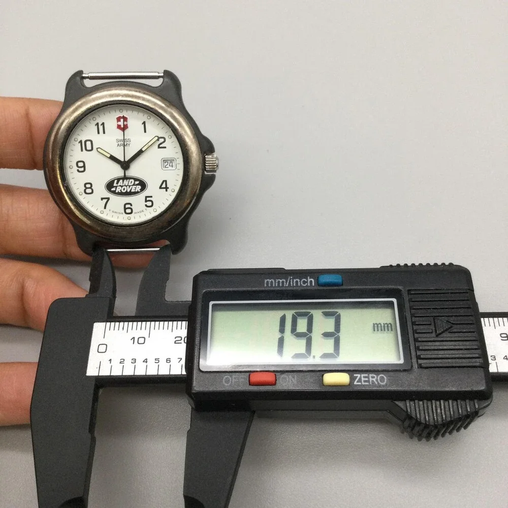 Vicotrinox Swiss Army Land Rover Mens Watch 39mm NOT RUNNING FOR PARTS